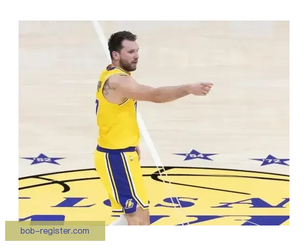 海斯20分钟8中8狂砍26分赛后直言东契奇别再领罚牌