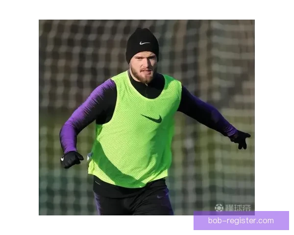 复出首战不顺 麦克布莱德大腿受伤无法行走